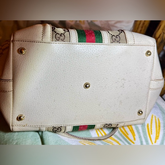 40% PRICE DROP!!
$4777 (was $795)
GUCCI Treasure Boston w/Key And Charm - Picture 15 of 16